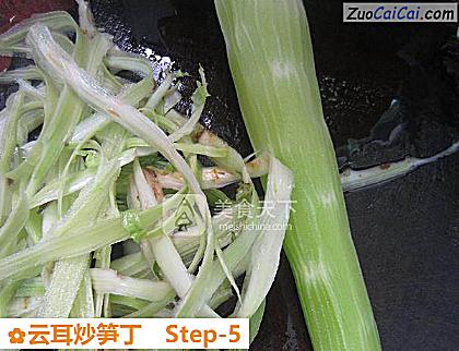 云耳炒笋丁做法第五步骤