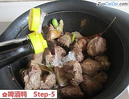 啤酒鸭做法第五步骤
