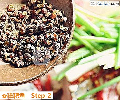 糍粑鱼做法第二步骤