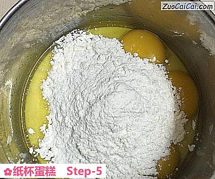 纸杯蛋糕做法第五步骤