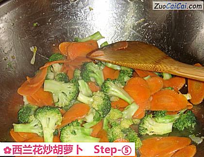西兰花炒胡萝卜做法第五步骤