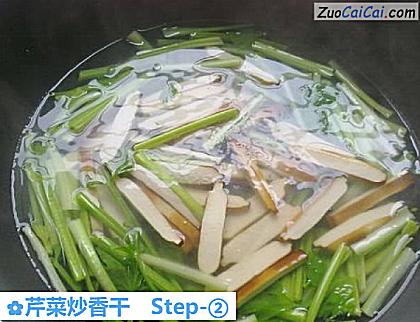 芹菜炒香干做法第二步骤