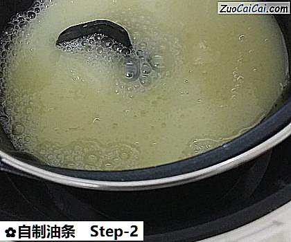 自制油条做法第二步骤