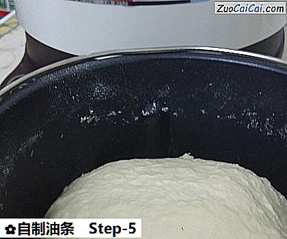 自制油条做法第五步骤