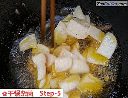 干锅杂菌做法第五步骤