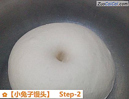 小兔子馒头做法第二步骤