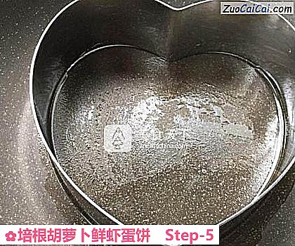 培根胡萝卜鲜虾蛋饼做法第五步骤