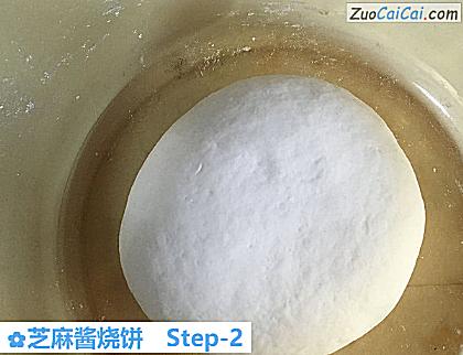 芝麻酱烧饼做法第二步骤
