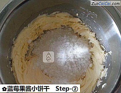 蓝莓果酱小饼干做法第二步骤