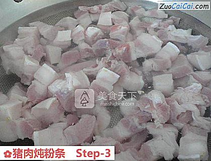 猪肉炖粉条做法第三步骤