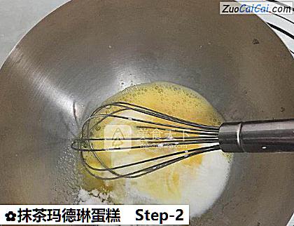 抹茶玛德琳蛋糕做法第二步骤