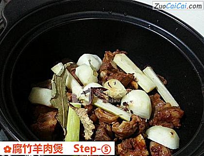 腐竹羊肉煲做法第五步骤