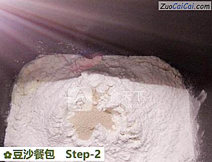 豆沙餐包做法第二步骤