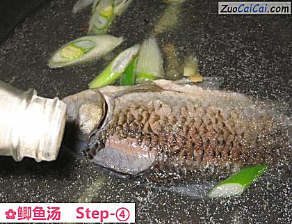 鲫鱼汤做法第四步骤