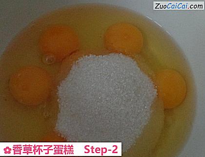 香草杯子蛋糕做法第二步骤