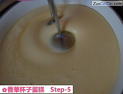 香草杯子蛋糕做法第五步骤