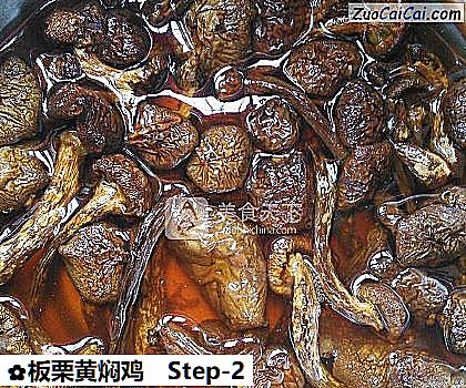 板栗黄焖鸡做法第二步骤