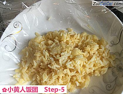 小黄人饭团做法第五步骤