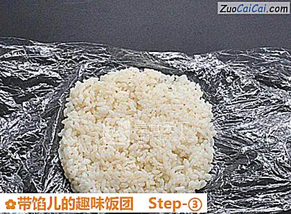 带馅儿的趣味饭团做法第三步骤