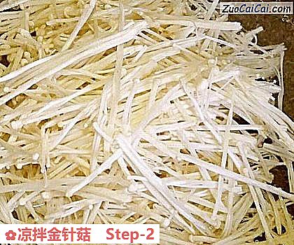 凉拌金针菇做法第二步骤