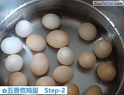 五香煮鸡蛋做法第二步骤