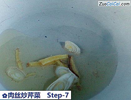肉丝炒芹菜做法第七步骤