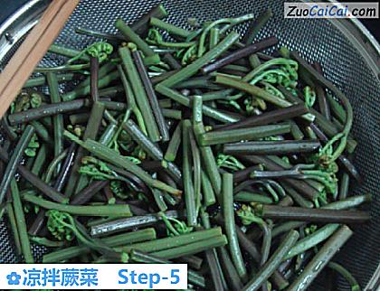 凉拌蕨菜做法第五步骤