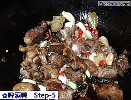 啤酒鸭做法第五步骤
