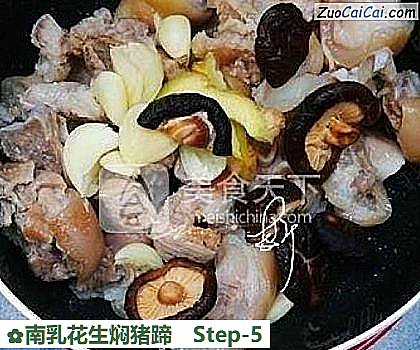 南乳花生焖猪蹄做法第五步骤