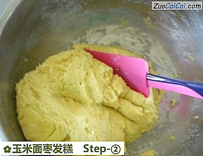 玉米面枣发糕做法第二步骤