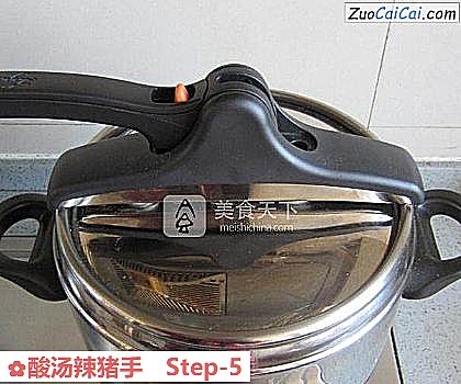 酸汤辣猪手做法第五步骤