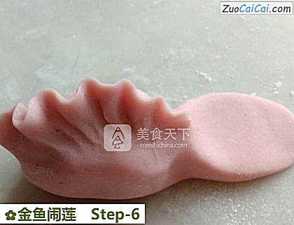 金鱼闹莲做法第六步骤
