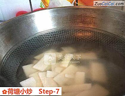 荷塘小炒做法第七步骤