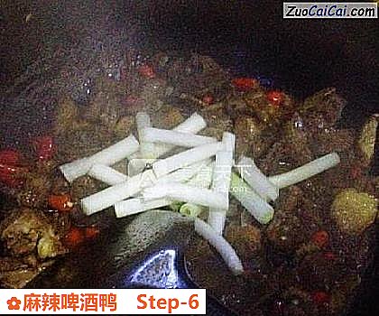 麻辣啤酒鸭做法第六步骤