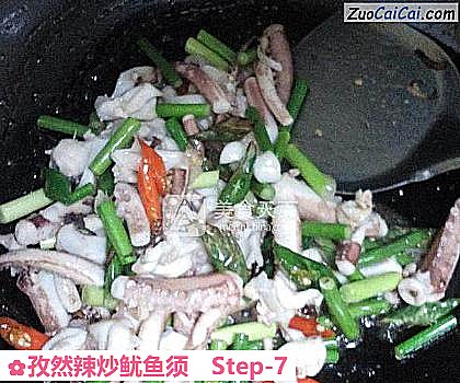 孜然辣炒鱿鱼须做法第七步骤