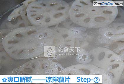 凉拌藕片做法第二步骤