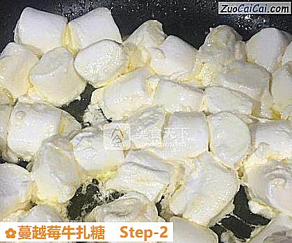 蔓越莓牛扎糖做法第二步骤