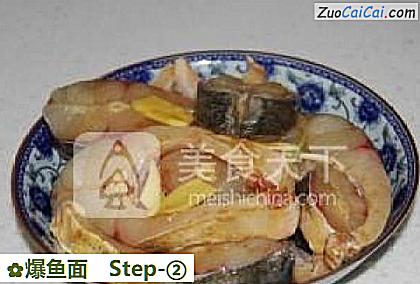 爆鱼面做法第二步骤