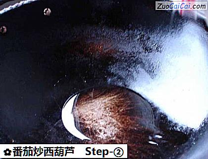 番茄炒西葫芦做法第二步骤