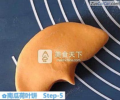 南瓜荷叶饼做法第五步骤