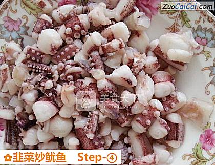 韭菜炒鱿鱼做法第四步骤