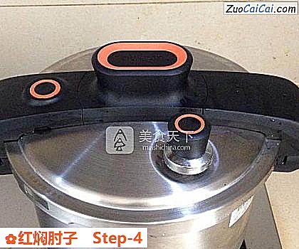 红焖肘子做法第四步骤