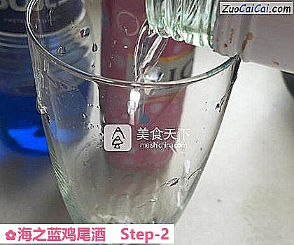 海之蓝鸡尾酒做法第二步骤