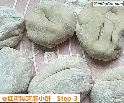 红糖黑芝麻小饼做法第三步骤