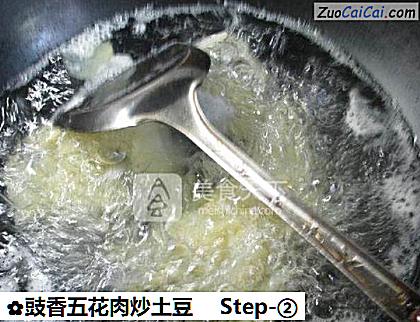 豉香五花肉炒土豆做法第二步骤