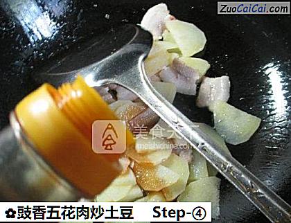 豉香五花肉炒土豆做法第四步骤