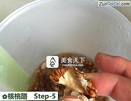 核桃酪做法第五步骤