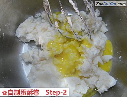 自制蛋酥卷做法第二步骤