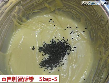 自制蛋酥卷做法第五步骤