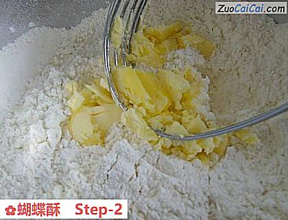 蝴蝶酥做法第二步骤
